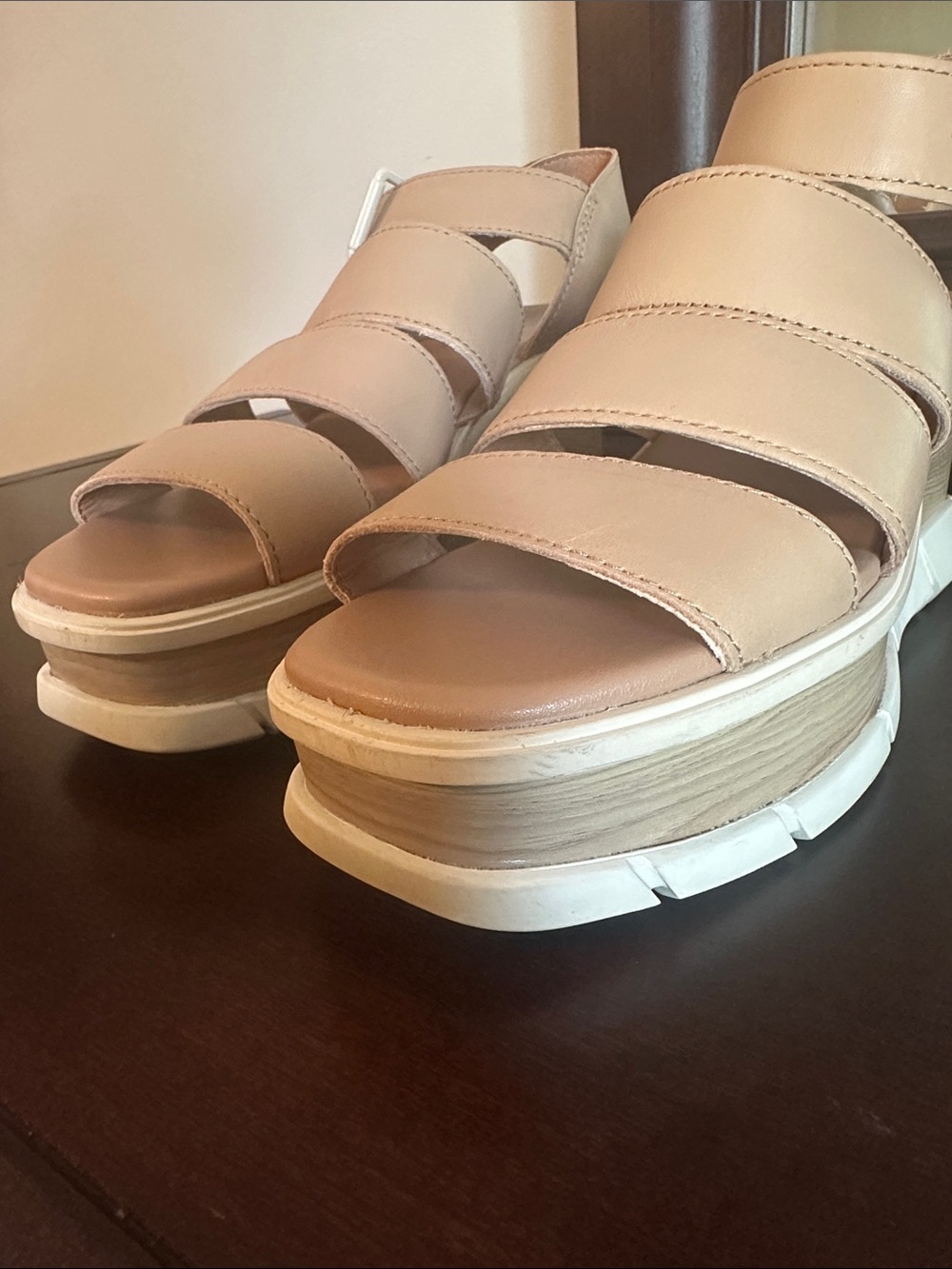 EUC Women’s 6 SOREL sandals - Picture 3 of 8